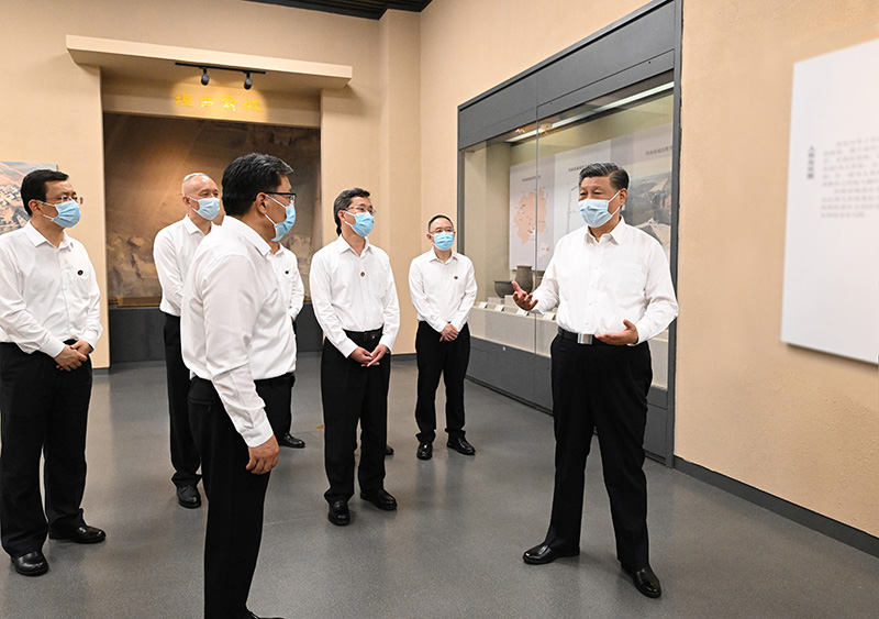 5月16日下午，中共中央总书记、国度主席、中央军委主席习近平在前往陕西西安主持中国－中亚峰会途中，在山西运城博物馆调查。